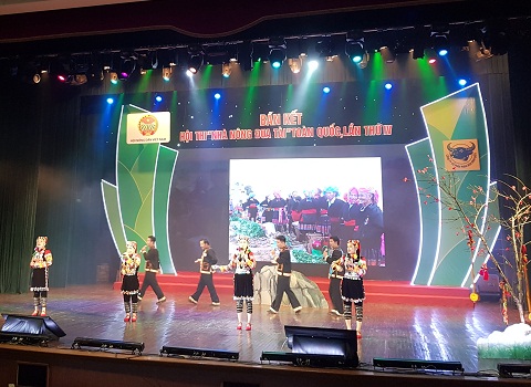 Phần thi Lời chào Nhà nông của đội thi đến từ tỉnh Lai Châu (bảng A) tại vòng bán kết ngày 29/9.