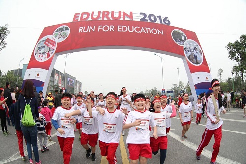Giải chạy vì giáo dục Edurun 2016 đã thu hút sự tham gia của 10.000 phụ huynh và học sinh trên toàn Hệ thống Giáo dục Vinschool, quyên góp được tổng 2 tỷ đồng để xây trường cho trẻ em nghèo Quảng Trị.