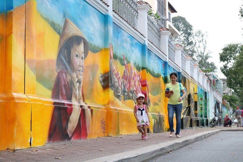 Ngẩn ngơ tranh tường trên phố TP. Hồ Chí Minh