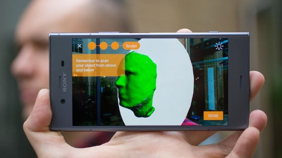 4. Quét vật thể 3D: Một trong những tính năng nổi bật của camera trên bộ đôi Sony Xperia XZ1 và XZ1 Compact là quét vật thể 3D. Tính năng mới này sẽ cho phép bạn chụp ảnh 3D có độ phân giải cao trong chưa đầy 60 giây. Sau khi bắt, bạn sẽ có thể phóng to, thu nhỏ và thực hiện các thao tác vẽ trực tiếp trên điện thoại. 