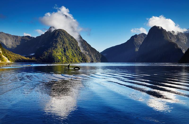 New Zealand được thiên nhiên ban tặng cho những khu đồi thoai thoải, núi non kỳ vĩ, các vịnh hẹp tuyệt đẹp và sự phong phú của cảnh quan trên mỗi hòn đảo. Ảnh: Lonely Planet.