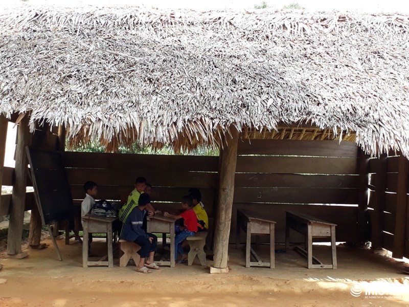 1 lớp học điểm lẻ tại khu Lót, xã Tam Văn, huyện Lang Chánh.