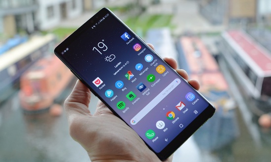 Tương tự Galaxy S8 và S8 Plus, Samsung cũng trang bị màn hình 