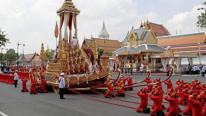 Lễ rước linh cữu cựu vương Thái Lan. Ảnh: Reuters