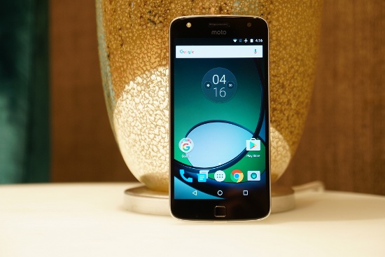 Motorola Moto Z Play: Vào thời điểm ra mắt, Moto Z Play được nhà sản xuất tuyên bố là 