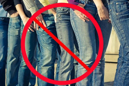 Công chức sẽ không được mặc quần jeans, áo thun trong giờ làm