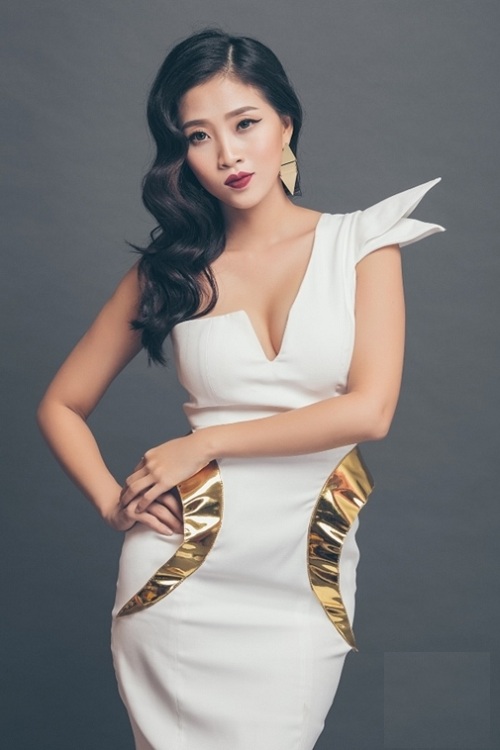 5. Liêu Hà Trinh: Liêu Hà Trinh là một trong những sao Việt đa tài, cô thành công trên cả 3 lĩnh vực: MC, người mẫu và kinh doanh nhận được nhiều sự ngưỡng mộ. Hơn thế nữa, Liêu Hà Trinh còn sở hữu ngoại hình bỏng mắt và nhan sắc ấn tượng.