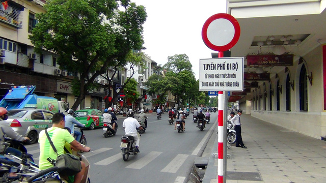 Hà Nội cấm phương tiện lưu thông mốt số tuyến phố trên địa bàn quận Hoàn Kiếm phục vụ phố đi bộ