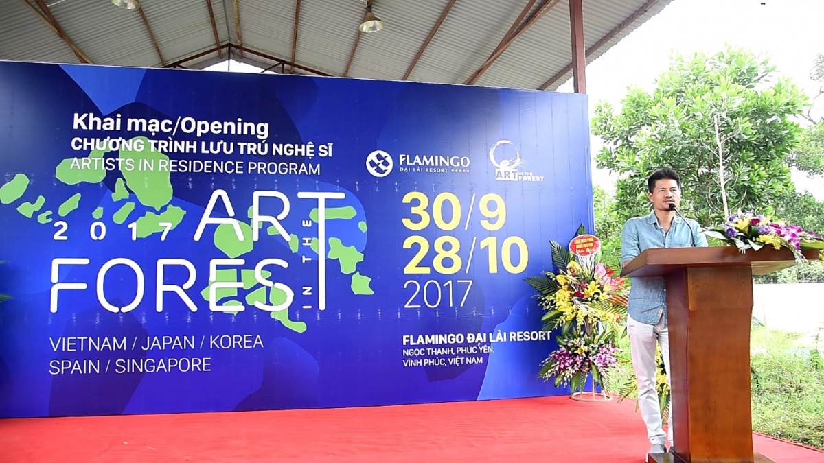 Họa sĩ Vũ Hồng Nguyên – Nhà đồng sáng lập và là Trưởng BTC AIF 2017 chia sẻ những điểm mới của AIF 2017 và tuyên bố chính thức khai mạc Chương trình Nghệ sĩ lưu trú năm nay