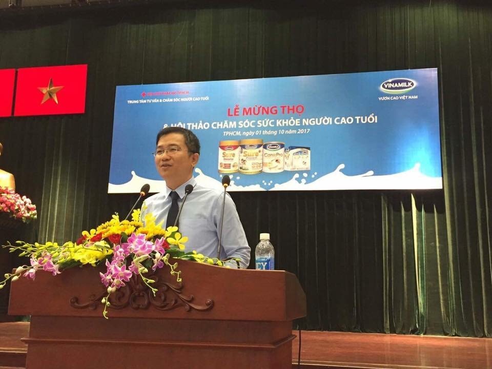 Ông Mai Thanh Việt – Giám đốc Marketing Ngành hàng Sữa Bột phát biểu tại Lễ mừng thọ và hội thảo chăm sóc sức khỏe