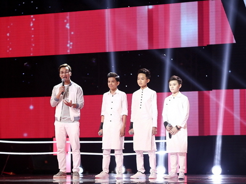Sân khấu The Voice Kids nổ tung trước bản hit 'Con cò' cực chất của 3 hotboy nhí