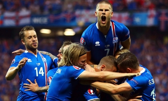 Niềm vui của các cầu thủ Iceland khi lần đầu dự World Cup