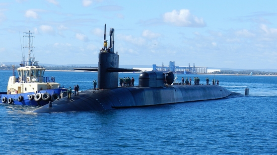 Hình ảnh tàu ngầm USS Michigan được Mỹ điều đến sát Triều Tiên
