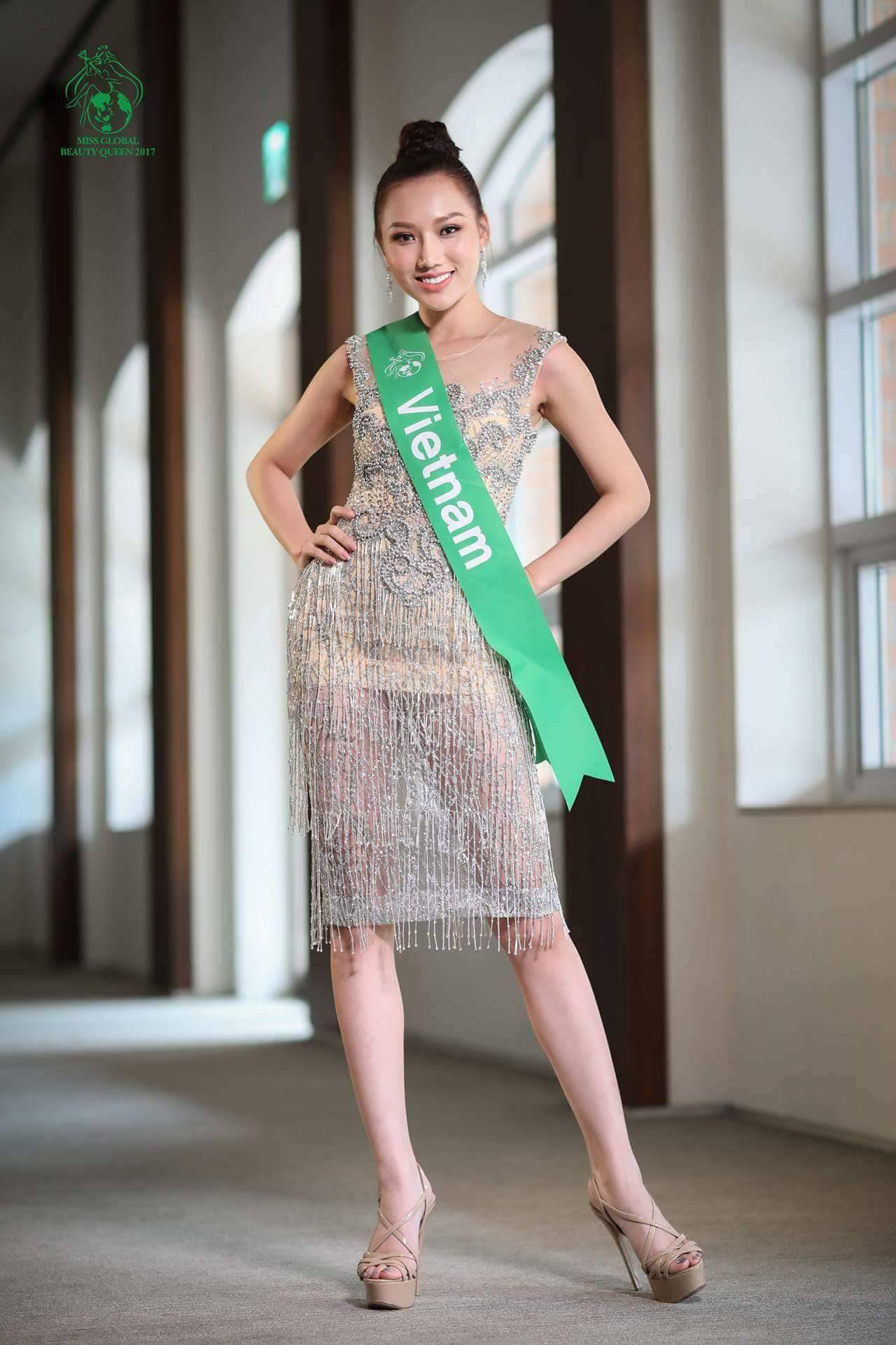 Hiện người hâm mộ đang rất kỳ vọng Á hoàng Trang sức Việt Nam 2015 Hoàng Thu Thảo sẽ tỏa sáng trong cuộc thi Nữ hoàng Sắc đẹp Toàn cầu 2017. 