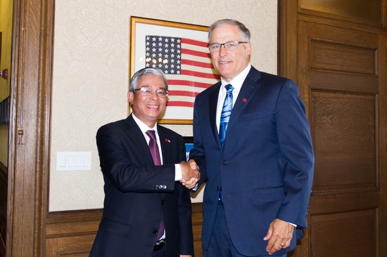 Đại sứ Phạm Quang Vinh trong cuộc gặp với Thống đốc bang Washington Jay Inslee