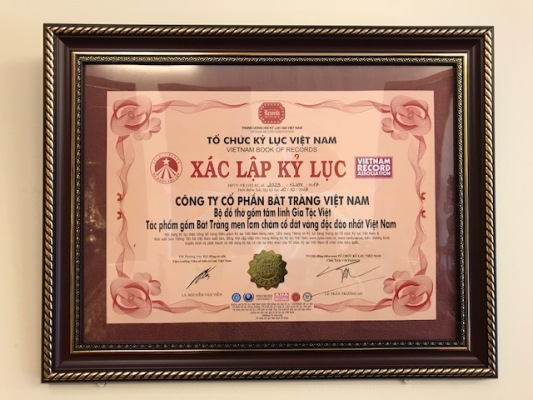 Bộ sưu tập gốm gia tốc Việt được cấp bằng xác lập kỷ lục độc đáo nhất Việt Nam