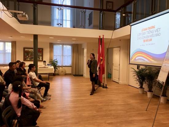 Khai giảng lớp học tiếng Việt đầu tiên cho con em người Việt tại Hà Lan