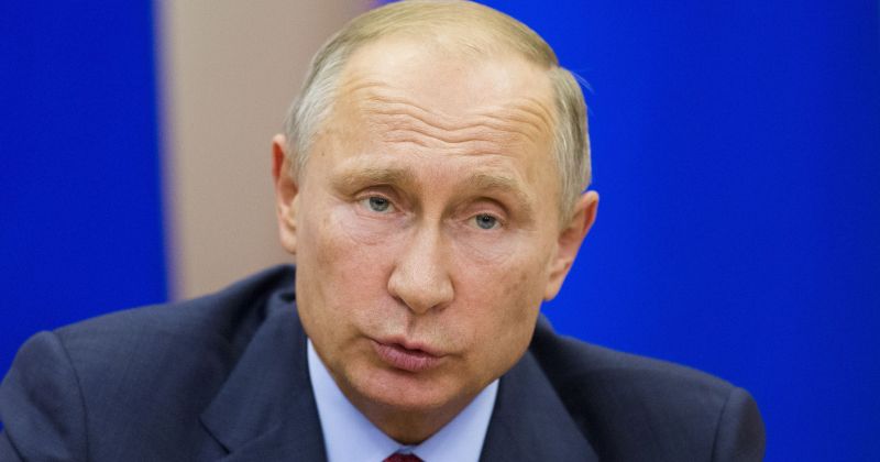 Ông Putin vốn nổi tiếng là người luôn giữ khuôn mặt nghiêm nghị trong các cuộc hội họp hay tiếp xúc