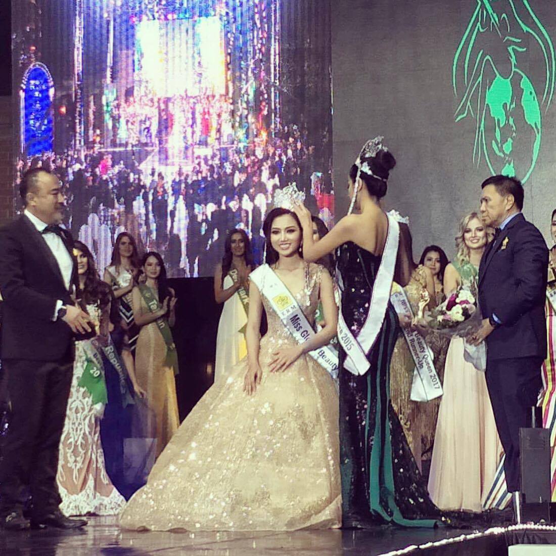 Năm thứ hai liên tiếp Việt Nam có đại diện giành chiến thắng tại Miss Global Beauty Queen 2017. Miss Global Beauty Queen 2015 là Vethaka Pethsuk đến từ Thái Lan trao vương miện cho Hoàng Thu Thảo. 