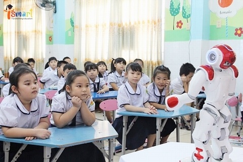 Trí tuệ nhân tạo (robot NAO) lần đầu tiên được đưa vào giảng dạy trong các trường công lập Việt Nam.