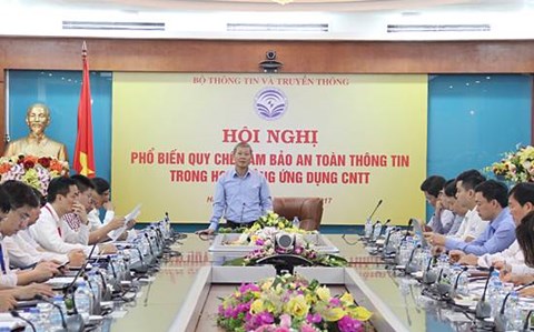 Thứ trưởng Bộ TT&TT  Nguyễn Thành Hưng phát biểu chỉ đạo hội nghị phổ biến Quy chế bảo đảm an toàn thông tin trong hoạt động ứng dụng CNTT của Bộ diễn ra ngày 26/10 tại Hà Nội (Ảnh: Thảo Anh)