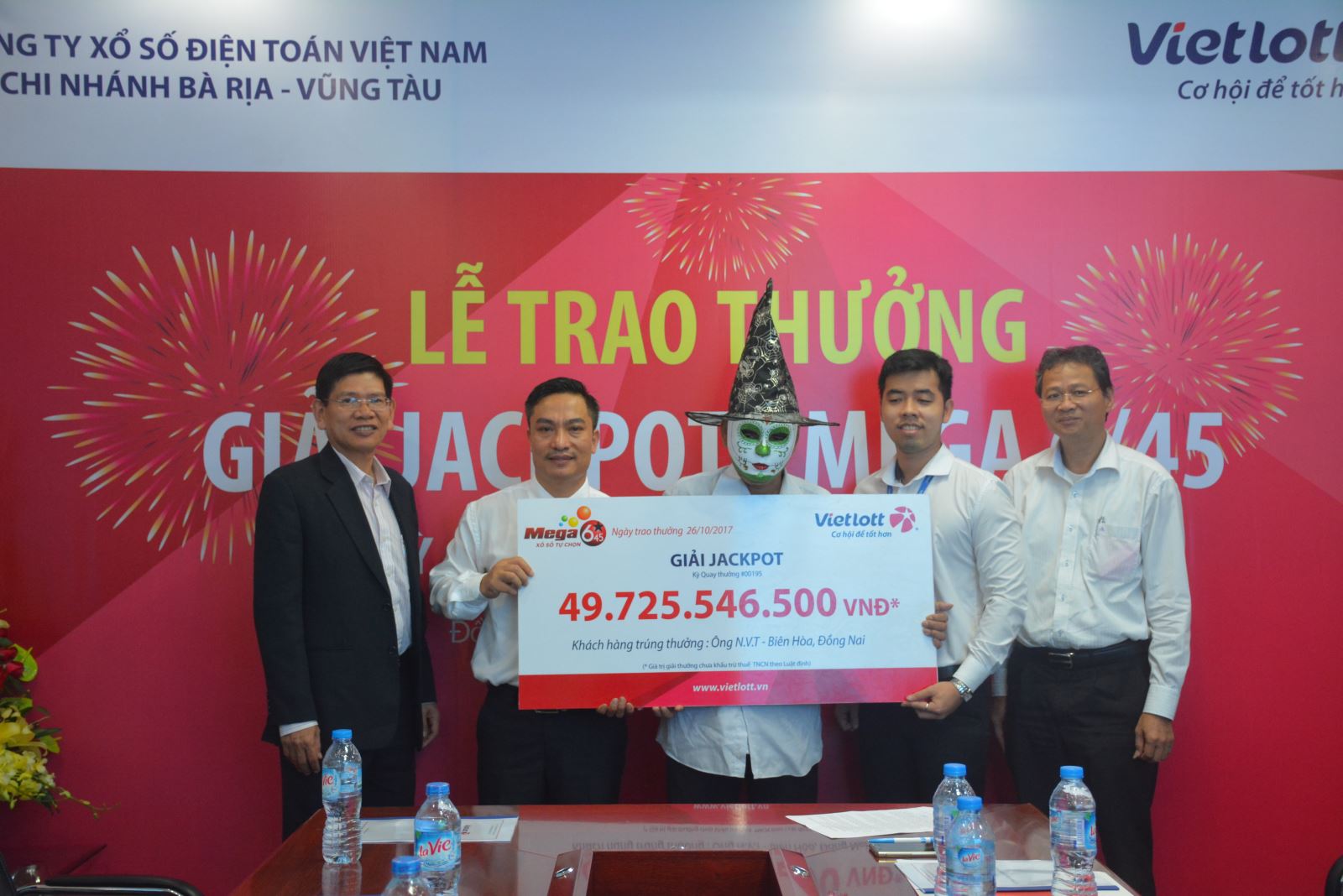 Một khách hàng tại Đồng Nai nhận thưởng Vietlott gần 50 tỷ đồng