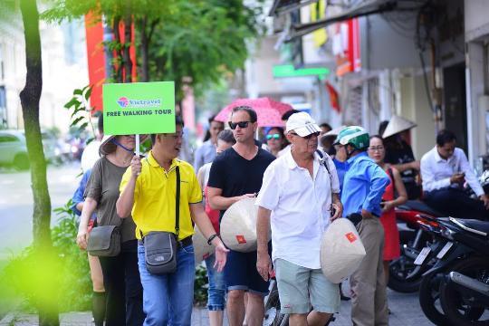 Du khách ngoại tỉnh sẽ có thêm nhiều trải nghiệm độc đáo tại Hà Nội với ưu đãi tặng tour “Hanoi Free Walking Tour”