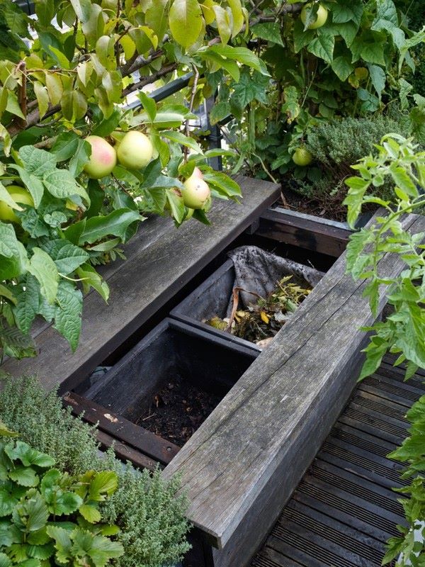 Hố ủ phân hữu cơ cho khu vườn được bố trí tinh tế.