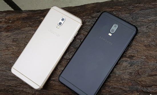 Về tổng thể thiết kế, Galaxy J7 Plus không có nét gì mới và khác biệt so với các thiết bị thuộc dòng Galaxy J7 gần đây. Thay đổi duy nhất trên thiết bị đó chính là hệ thống camera kép ở mặt sau. Thiết bị sẽ có ba màu gồm đen, vàng và hồng.