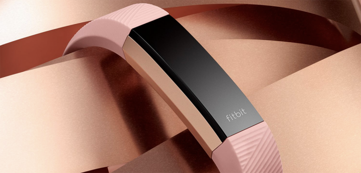 Fitbit Alta HR (giá khoảng 3,2 triệu đồng): Bộ theo dõi luyện tập thể dục thể hình Alta HR của Fitbit giờ đây còn có thể theo dõi nhịp tim, bước chân và giấc ngủ. Các thiết bị của Fitbit hoạt động với ứng dụng Fitbit thân thiện, dễ điều hướng và có thể giúp theo dõi chế độ ăn uống, lượng nước uống và các mục tiêu hoạt động hàng ngày. Thiết bị Fitbit được xây dựng cho người dùng hàng ngày, những người muốn tăng tỷ lệ hoạt động của họ và tập thể dục nhiều hơn nữa. Alta HR cung cấp cho bạn tất cả các chức năng giám sát bằng thiết kế khá mỏng và phong cách trên cổ tay, và tuổi thọ pin của máy là 7 ngày. Nhưng hạn chế duy nhất của Alta HR là thiếu tính chống thấm nước.