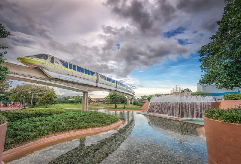 Tại một số thành phố khác như Chiba (Nhật Bản), Kuala Lumpur (Malaysia), Thượng Hải (Trung Quốc), monorail cũng được sử dụng như phương tiện công cộng chủ yếu của người dân. Tuy nhiên, tại hầu hết nước phương Tây, tàu điện 1 ray không được ứng dụng rộng rãi mà chỉ được xem như một loại hình vận chuyển ngách, thường được sử dụng trong một khuôn viên nhất định như công viên, trường đại học... để khách du lịch thưởng ngoạn phong cảnh. Ảnh: Walt Disney World.    