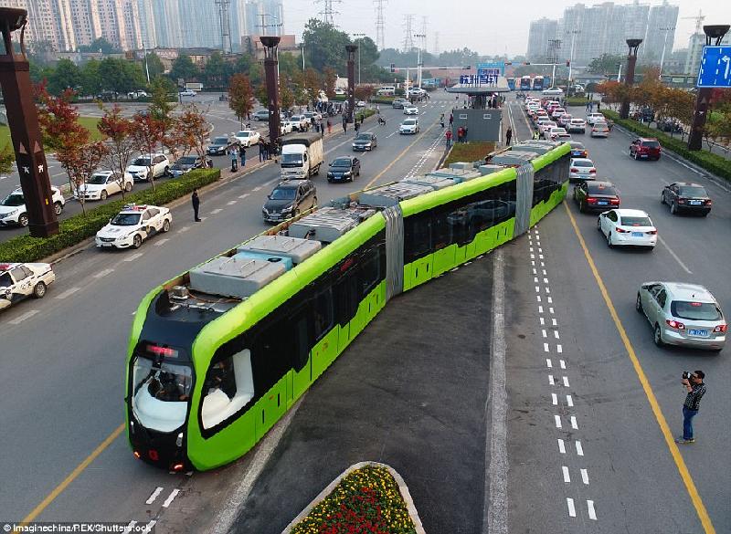 Hệ thống tàu không đường ray tự động vừa được thử nghiệm ở thành phố Chu Châu, Trung Quốc.