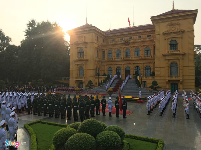 Công tác chuẩn bị cho lễ đón chính thức Tổng Bí thư, Chủ tịch Trung Quốc Tập Cận Bình tại Phủ Chủ tịch đã sẵn sàng. Ảnh: Tiến Tuấn.