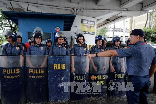 Cảnh sát Philippines gác tại thủ đô Manila trước thềm các hội nghị ASEAN ngày 3/8. Ảnh: EPA/TTXVN