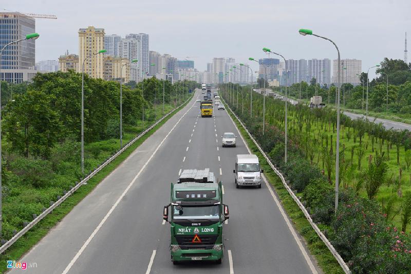 Đại lộ Thăng Long là tuyến đường cao tốc nối khu trung tâm Hà Nội với quốc lộ 21A cũ, nay là điểm đầu của đường Hồ Chí Minh. Chiều dài toàn tuyến 30 km, nằm gọn trong địa giới thành phố Hà Nội. Mỗi ngày, hàng nghìn ôtô chạy qua đại lộ Thăng Long, trong số này có nhiều xe trọng tải lớn, container. Nhiều đoạn xuất hiện vết nứt, vá chằng chịt nhưng vẫn nứt lại.