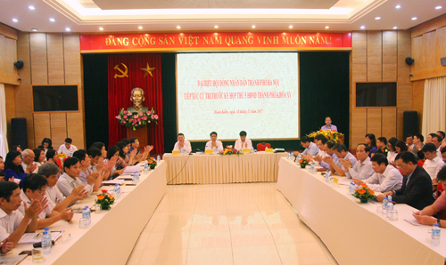 Quang cảnh hội nghị tiếp xúc cử tri quận Hoàn Kiếm. Ảnh: Báo HNM