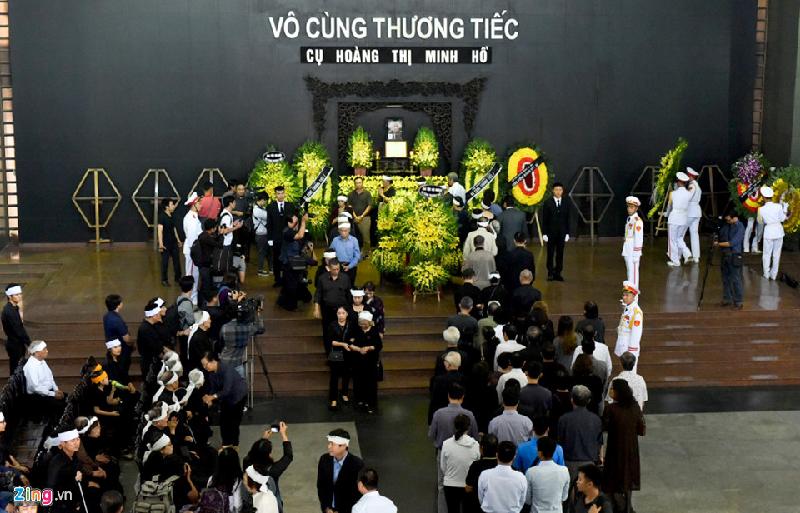 Chiều 13/11, tang lễ cụ Hoàng Thị Minh Hồ - vợ nhà tư sản Trịnh Văn Bô - người hiến hơn 5.000 lượng vàng cho cách mạng, diễn ra tại nhà tang lễ Bộ Quốc phòng.
