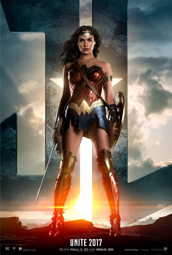 Gal Gadot trong vai Wonder Woman:   Vai diễn Wonder Woman trong siêu phẩm cùng tên chính là dấu ấn điện ảnh đậm nét và cú hích giúp tên tuổi của Gal Gadot tạo nên cơn sốt trên toàn thế giới. Nhưng ít ai biết rằng trước đó, Gal Godot đã có một cuộc hành trình dài để chứng tỏ đam mê nghệ thuật.