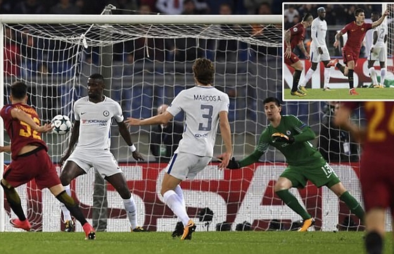 Chelsea thua sốc 0-3 trên đất Italia, mất ngôi đầu bảng C!