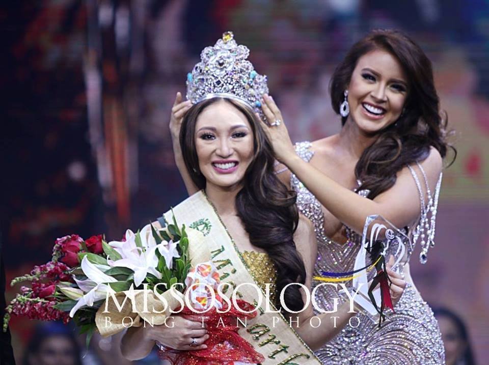 Vượt qua 85 thí sinh khác để đăng quang Hoa hậu Trái đất 2017 nhưng nhan sắc của người đẹp Philippines - Karen Ibasco gây tranh cãi trên các diễn đàn, mạng xã hội ngay sau khi cuộc thi khép lại.