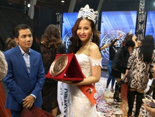 Chùm ảnh tân Hoa hậu Hoàn cầu 2017 Khánh Ngân trong vòng tay bạn bè quốc tế