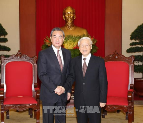 Tổng Bí thư Ban Chấp hành Trung ương Đảng Nguyễn Phú Trọng tiếp đồng chí Vương Nghị, Bộ trưởng Ngoại giao Trung Quốc (Ảnh: TTXVN)