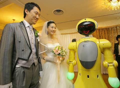Con người có thể kết hôn với robot vào năm 2050?
