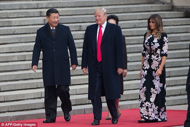 Chủ tịch Trung Quốc Tập Cận Bình và Đệ nhất phu nhân Bành Lệ Viện trải thảm đỏ đón chào Tổng thống Mỹ Donald Trump và Đệ nhất phu nhân Melania Trump