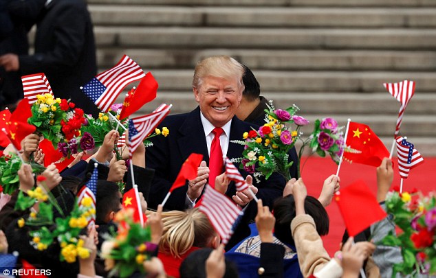 Tổng thống Trump hạnh phúc trước sự chào đón nồng nhiệt của các em nhỏ Trung Quốc