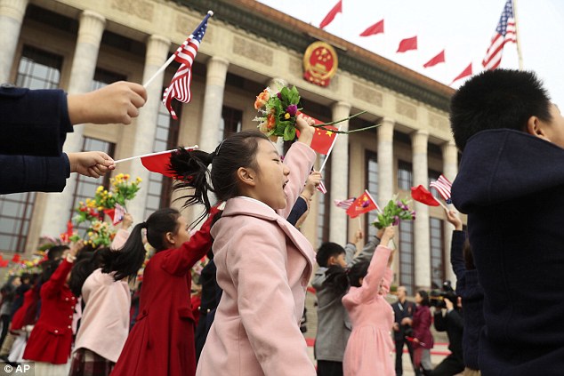 Các em bé Trung Quốc nồng nhiệt chào đón Tổng thống Trump