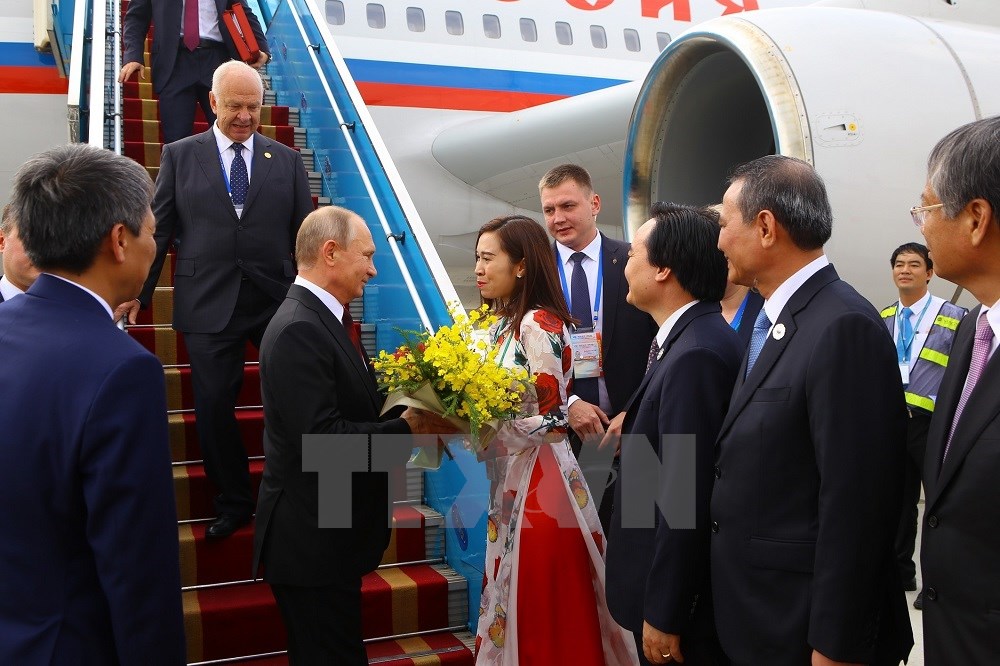 Nhận lời mời của Chủ tịch nước Trần Đại Quang và Phu nhân, Đoàn lãnh đạo Cấp cao nền kinh tế Nga do Tổng thống Vladimir Putin dẫn đầu tham dự Tuần lễ Cấp cao APEC 2017, tại thành phố Đà Nẵng. Ảnh: TTXVN