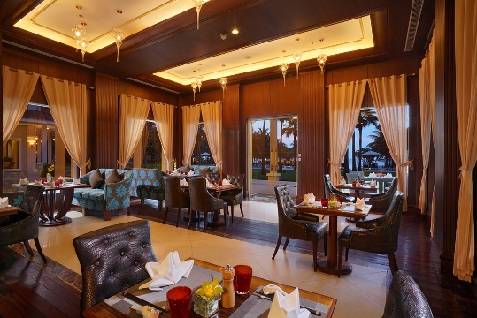 Hệ thống nhà hàng gồm nhà hàng Oriental, Gourmet, Cuisine hay Pool Bar, Terrace Café… phục vụ những bữa ăn với nhiều phong cách ẩm thực khác nhau, từ những món ăn đặc sản tinh túy của Việt Nam đến các món Á - Âu.
