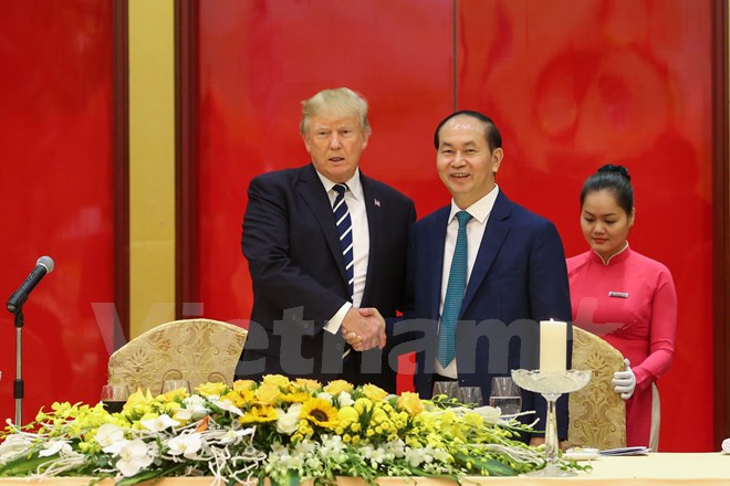 Chủ tịch nước Trần Đại Quang đã chủ trì Quốc yến chào mừng Tổng thống Donald Trump và Đoàn đại biểu cấp cao Hoa Kỳ