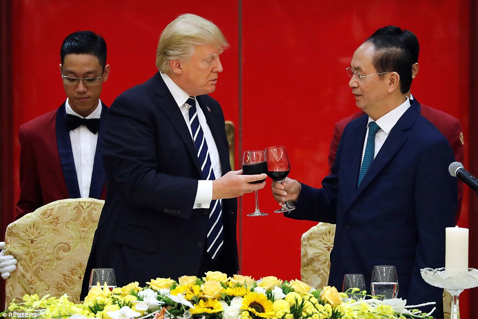 Tổng thống Mỹ Donald Trump và Chủ tịch nước Việt Nam Trần Đại Quang